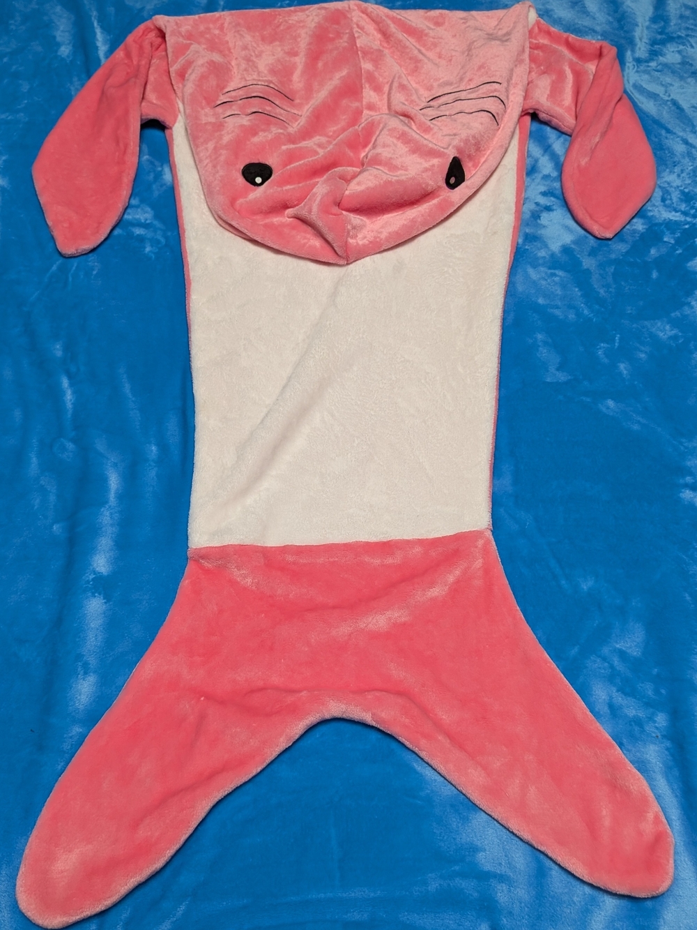 🦈💖 Snuggle Bite: Pink Shark Shaped Plush Fleece Blanket 💖🦈